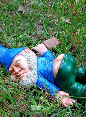 Mocking Drunk Dwarves Lying Down Resin Decoration Dwarves C