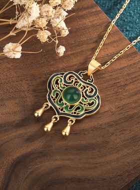 珠宝直播带货镶嵌绿玉髓复古宫廷风珐琅古法金花丝如意锁包项链女