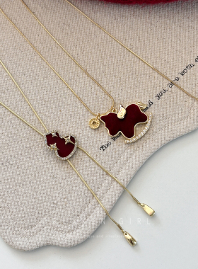 红色丝绒小马吊坠项链女2026新款轻奢高级感毛衣链马上有钱配饰