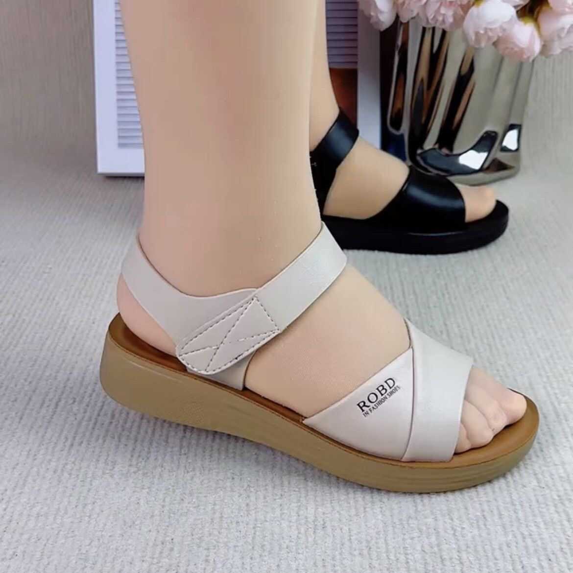 按摩平底凉鞋女夏季2025夏新款软底舒适妈妈鞋轻便防滑中老年女鞋 - 图1