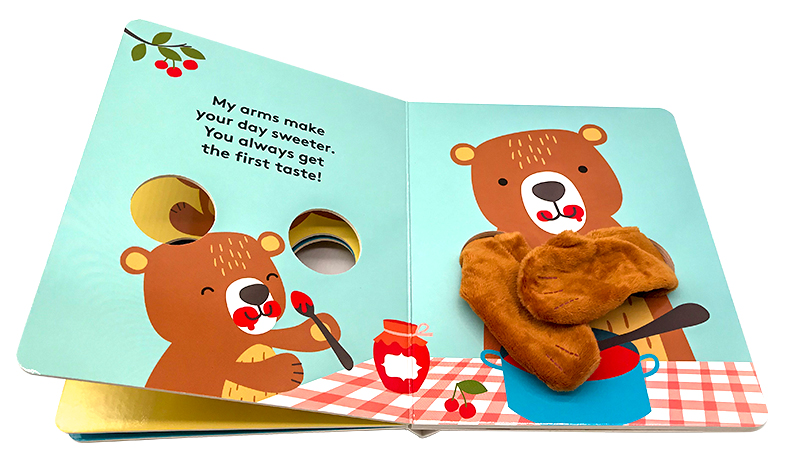 英文原版绘本 抱抱我 小熊手指偶书 Hug Me Little Bear: Finger Puppet Book 父爱母爱 幼儿英语启蒙手指偶书玩具书 撕不烂纸板书
