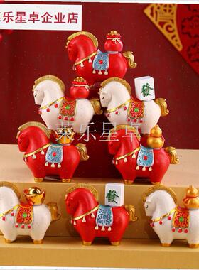 红色小马上有钱摆件2026马年吉祥D物生肖公仔办公桌装饰圣诞节礼.