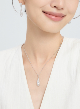 OUBIYABI欧比雅比星河新款小蛮腰吊坠密镶锆石长水滴项链生日礼物