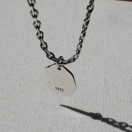 日韩风春夏新品通体925纯银纯手工抛光打磨英文字母吊坠圆牌项链 - 图2