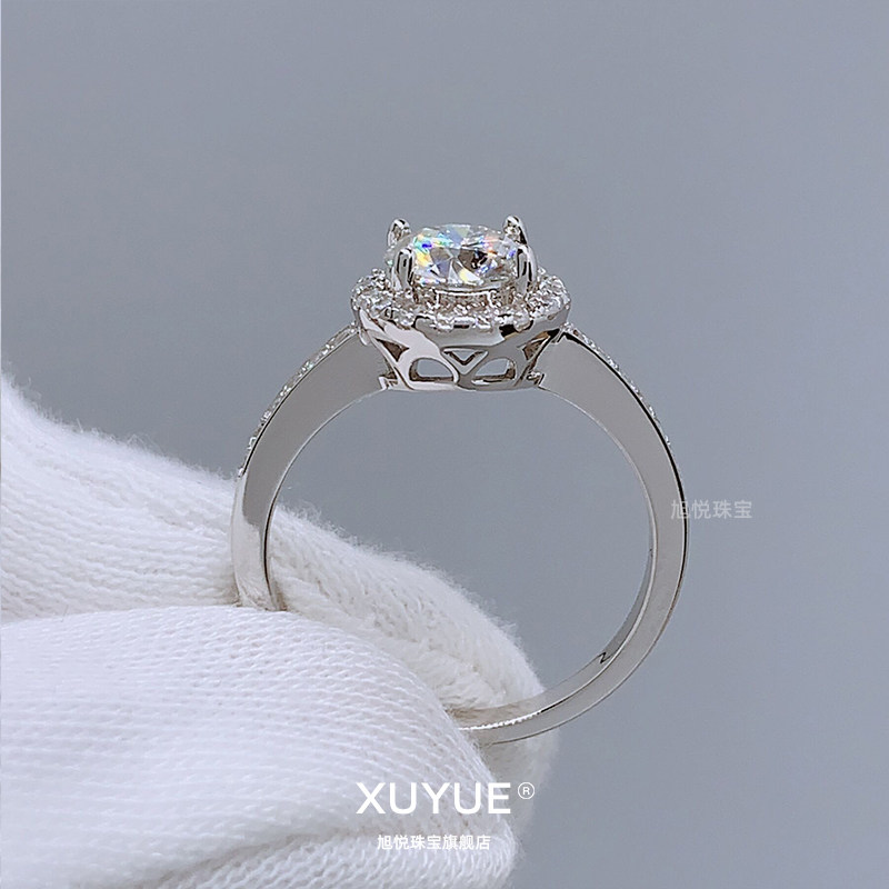 18k白金莫桑石圆包镶嵌不掉色钻戒 旭悦珠宝戒指/指环