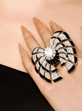 【精选礼物】MOH动物絮语系列黑珐琅蝴蝶设计女戒水晶贝母戒指