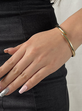 跨境欧美时尚商务简约合金气质设计感几何环形光面女士高端手镯