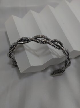 小时候被牛追过！超爱吃麻花 手环编织麻花大小能调节 女士