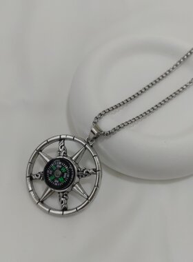 小时候被牛追过！它能为我指明方向 个性嘻哈指南针卫衣项链吊坠