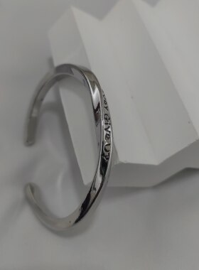 小时候被牛追过！不规则带符文 开口能调节大小 手环手镯