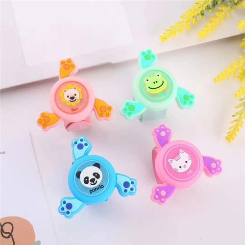 儿童卡通啪啪圈可发光驱蚊手环闪光防蚊手表旋转陀螺硅胶植物精油 - 图0