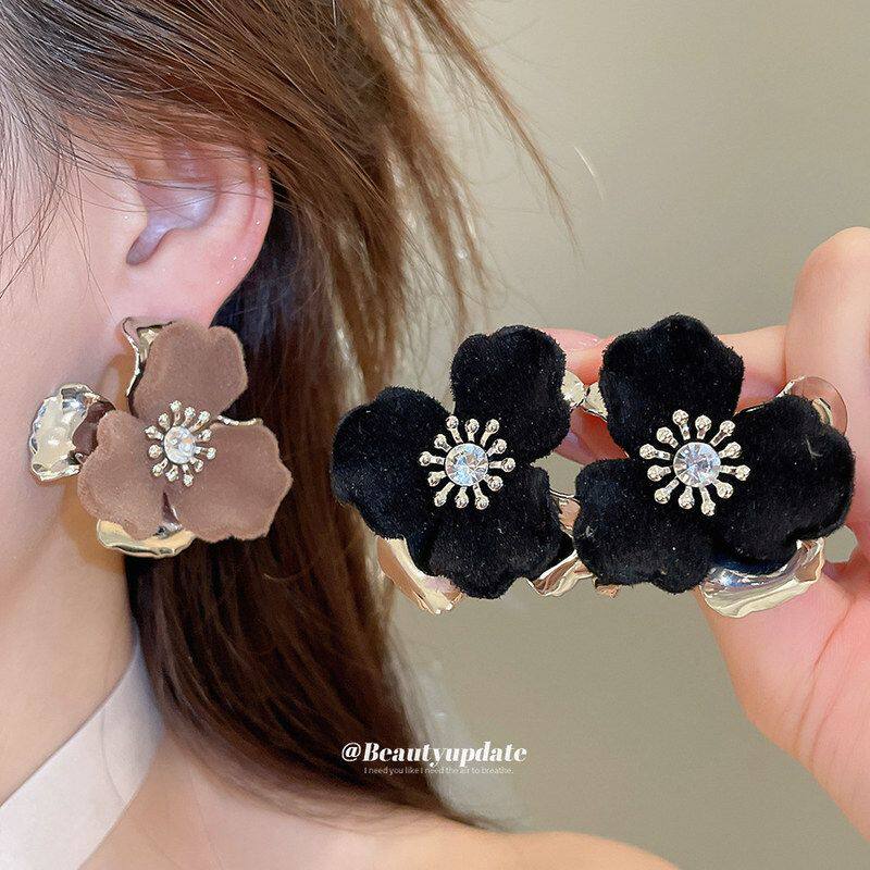 European and American vintage metal diamond flocked flower earrings