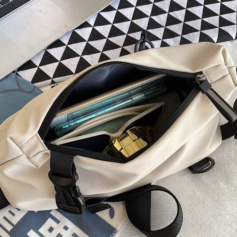 纪希琳单肩斜挎尼龙布防水胸前包包 纪希琳女士包袋