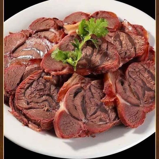 Пряное мясо ослика 2Цзинджин равно 0,5 кг. Готовая к употреблению вакуумная упаковка с вином, овощами и соусом. Ослиное мясо в пряностях 200г