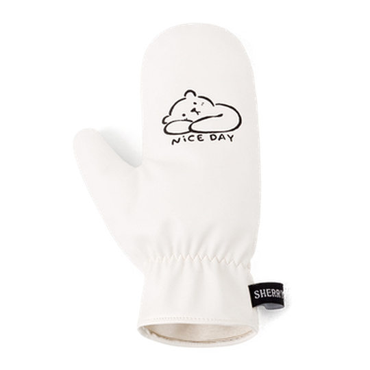 Apply body lotion and quickly apply makeup cream with gloves