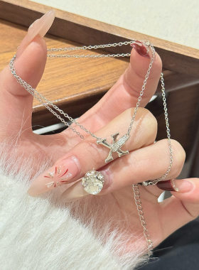 原创带钻26字母项链女2025新款轻奢小众设计钛钢不掉色锁骨链