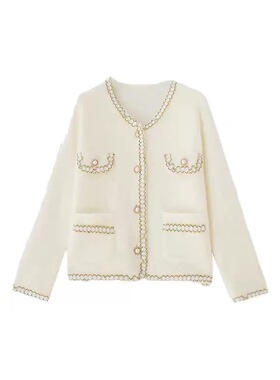 轻奢风样板间衣帽间衣服饰品摆件