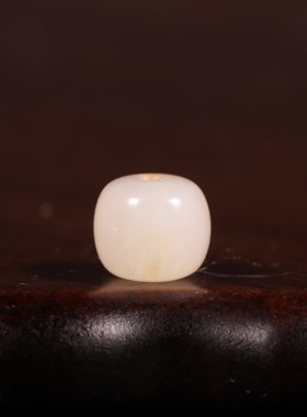 新疆和田玉籽料老型珠红皮珠子