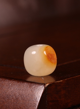 新疆和田玉籽料红皮老型珠手链