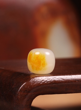 新疆和田玉籽料黄沁老型珠桶