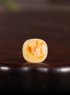 新疆和田玉籽料黄沁桶珠手串