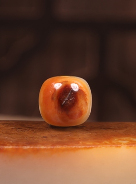 新疆和田玉籽料老型珠红沁皮珠子