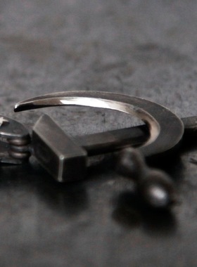 日本Coss KoKo红色镰刀锤子银黑色吊坠五角星标志徽章复古中国风