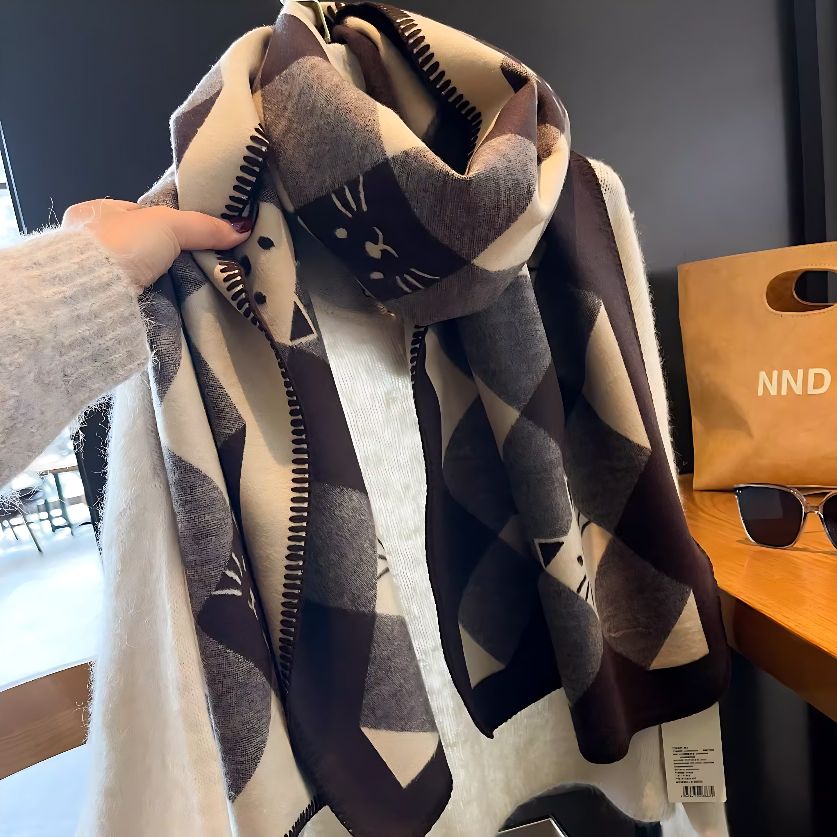 含20绵羊毛高级咖双面猫咪格纹仿羊绒围巾女秋冬保暖披肩两用围脖,淘宝优惠券,粉丝福利购,淘宝优惠卷