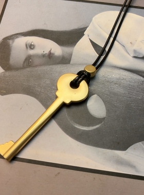 新款设计爱心长锁吊坠长款项链四季款ins风小众百搭休闲毛衣链