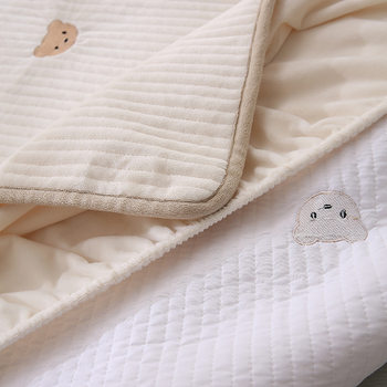 Winter thickened quilted quilted bed sheet baby velvet warm bed cover bed anti-slip protective cover single piece ຜະລິດຕະພັນເຄື່ອງນອນໃຫມ່