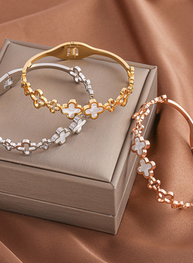 Fashionable Four Leaf Grass Heart Bracelet 不掉色钛钢手镯