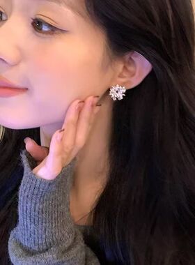 清冷气质珍珠太阳花耳环女小众设计感独特耳钉高级感轻奢名媛耳饰
