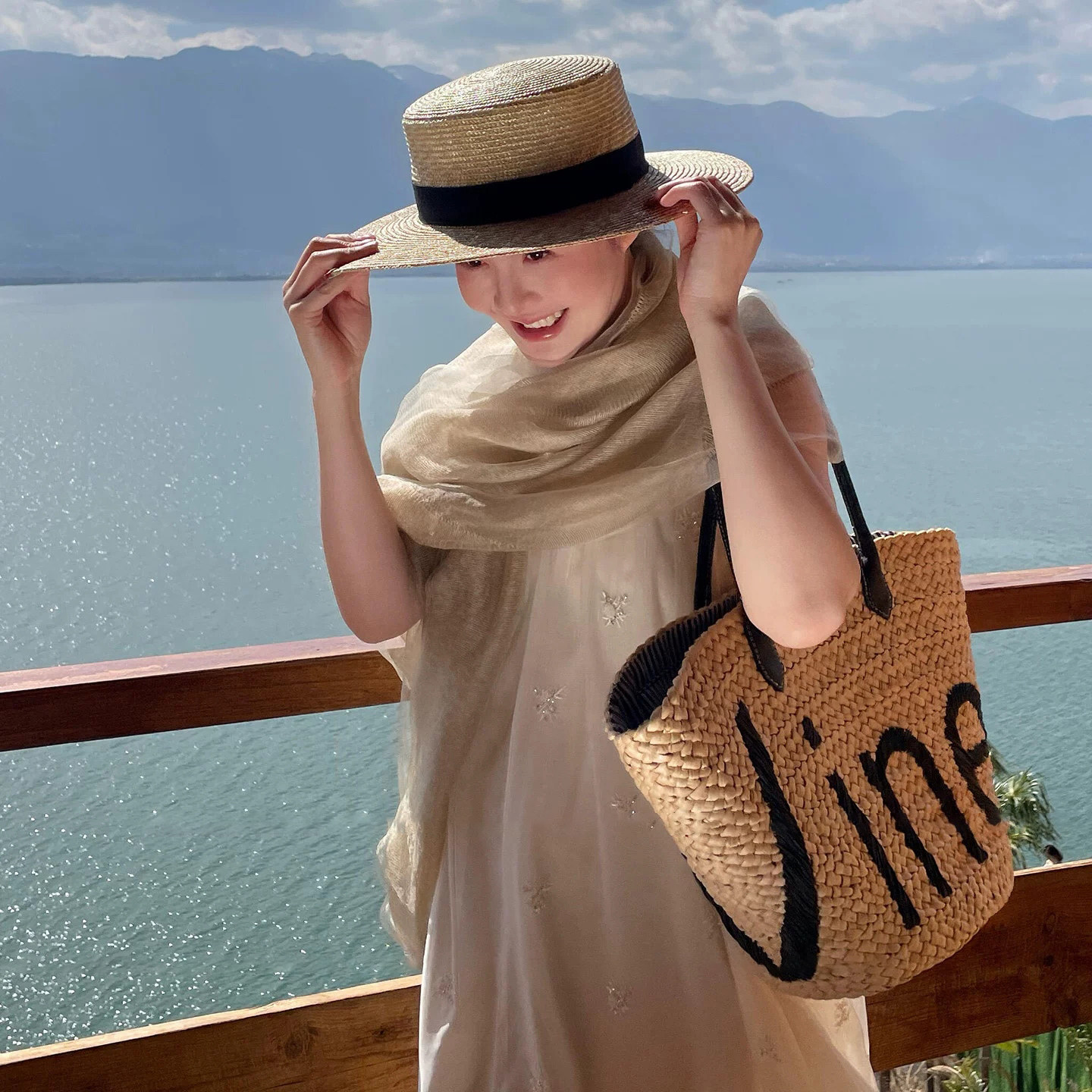 High-end silk scarf for women, 2026 new style, wool, light luxury mulberry silk scarf, shawl, gauze scarf for outer wear