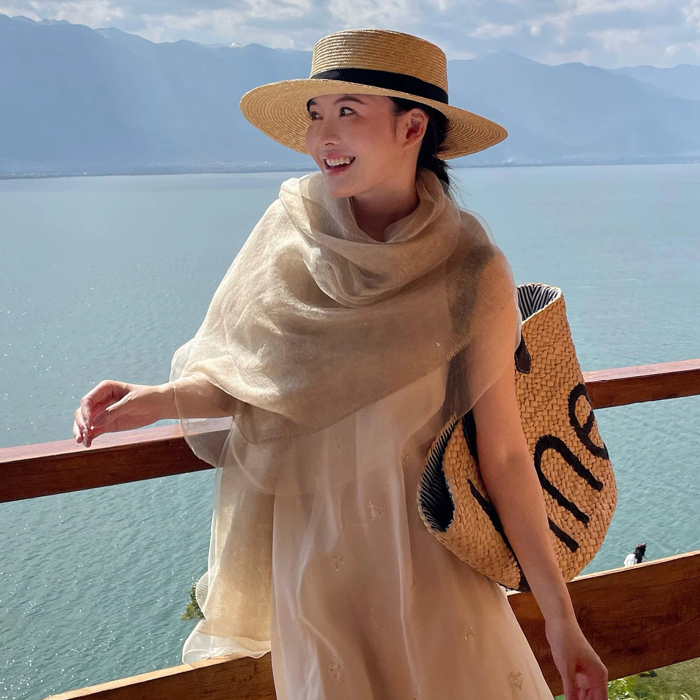 High-end silk scarf for women, 2026 new style, wool, light luxury mulberry silk scarf, shawl, gauze scarf for outer wear