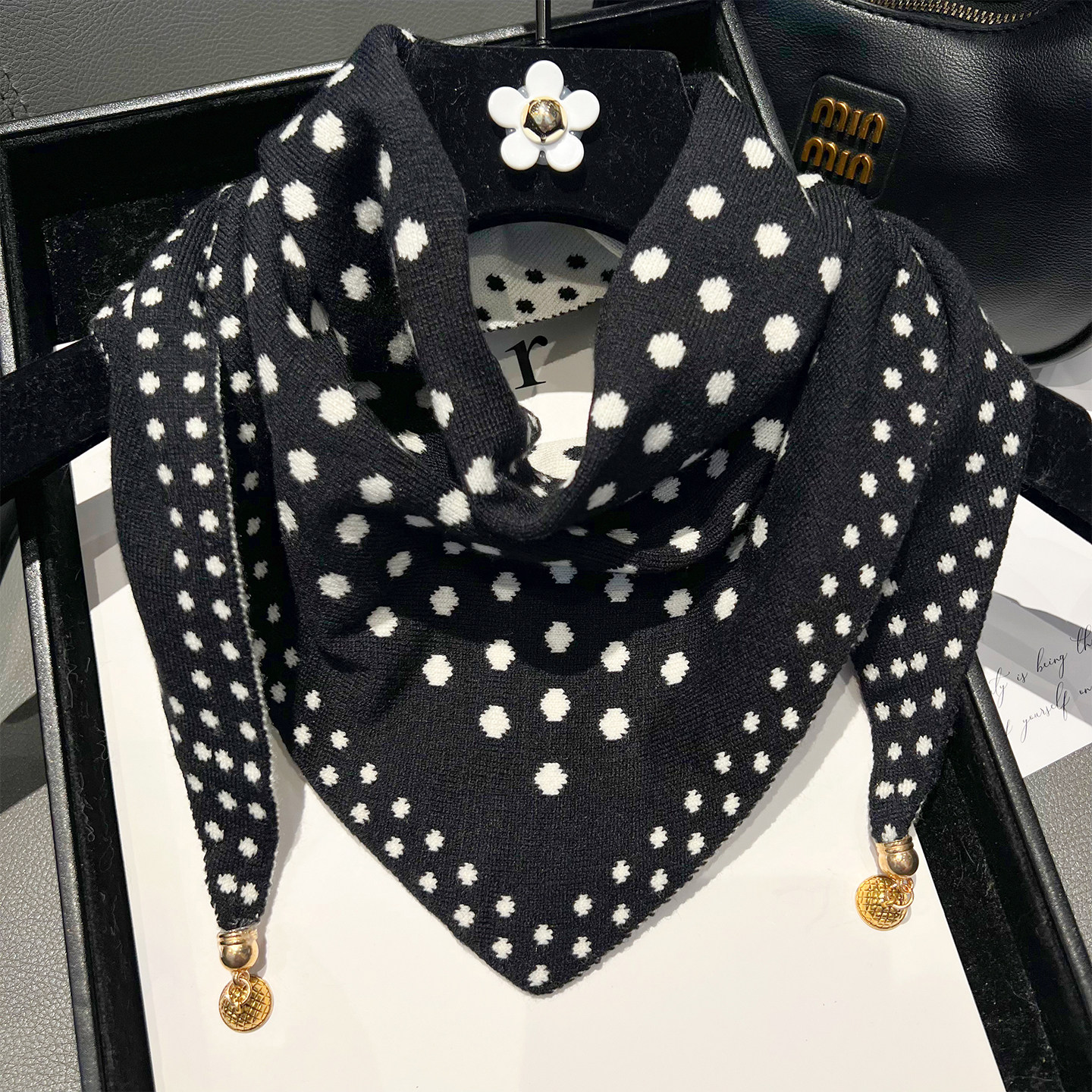 韩版针织毛线厚围巾女秋冬季百搭磁吸扣波点三角巾护颈保暖小围脖