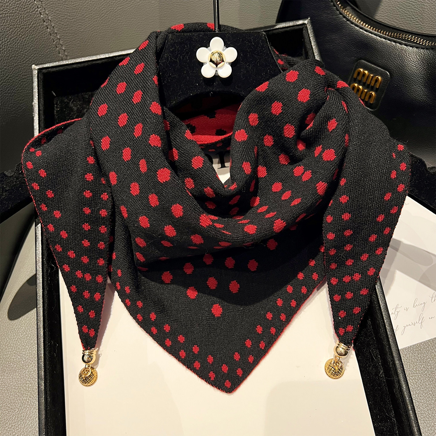 韩版针织毛线厚围巾女秋冬季百搭磁吸扣波点三角巾护颈保暖小围脖