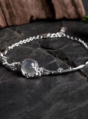 法国gentle motto镀925镶嵌月光仿白玉髓梅花女手链送朋友个性