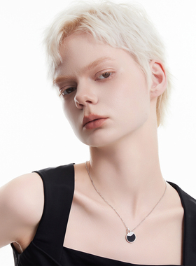 黛西法罗蝴蝶系列黑色优雅圆盘吊坠项链女银色链条简约百搭细链