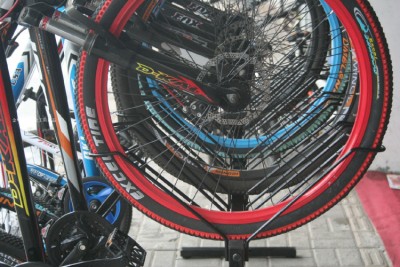 店钢制式山地自行车专用辆10大排展示牌整型展架Z插夏华车入架 - 图0