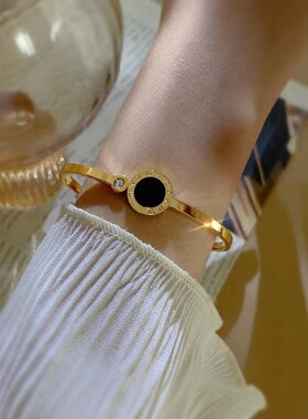 英国chrry koop开口黑贝轻奢情侣钛钢罗马数字手镯女百搭不掉色