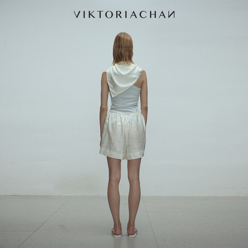 VIKTORIACHAN25SS春夏成衣系列新品 松紧腰宽松阔腿印花短裤 - 图1