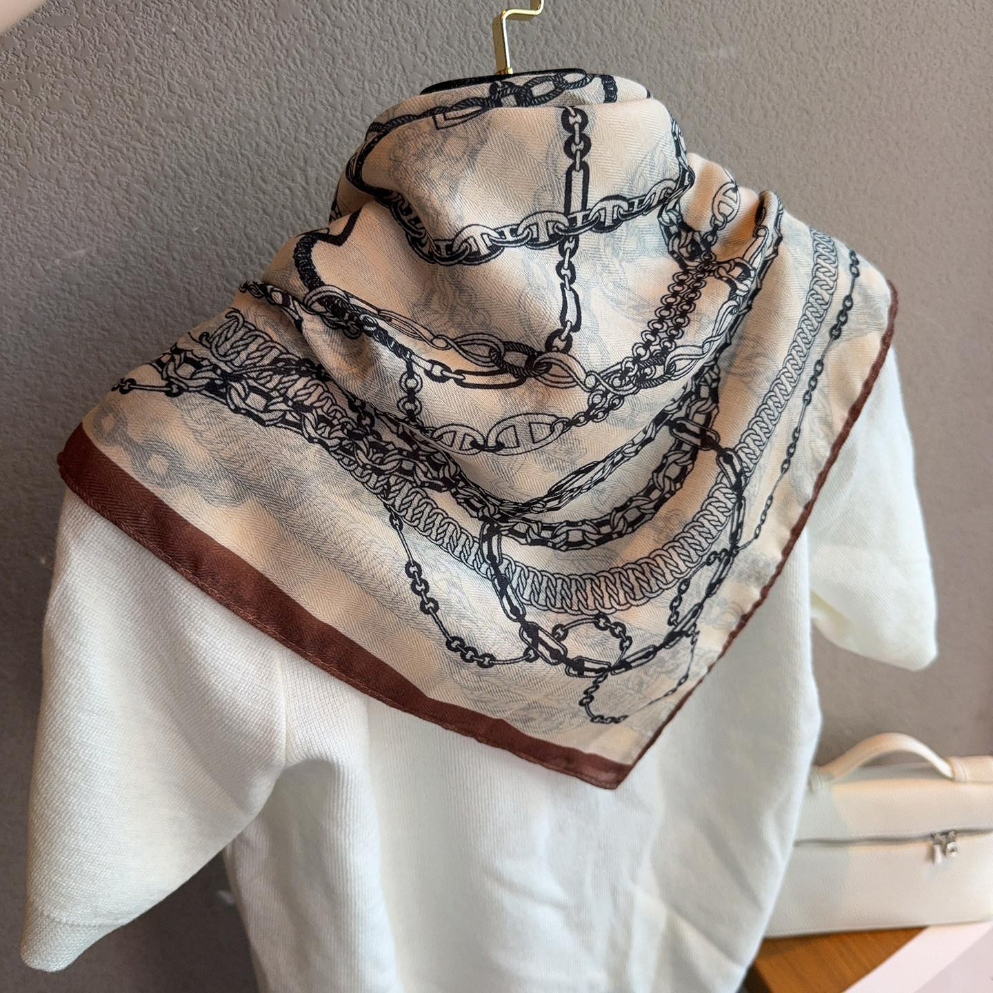 老钱风锁链棉麻围巾女70方巾通勤百搭两面可戴柔软亲肤护颈披肩,淘宝优惠券,粉丝福利购,淘宝优惠卷