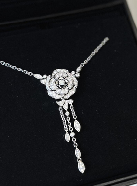 小香风18K白金满钻流苏山茶花