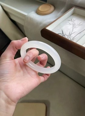 老鳳絴石英岩玉新疆天山翠白月光手镯女士扁条天然高冰白月光玉镯