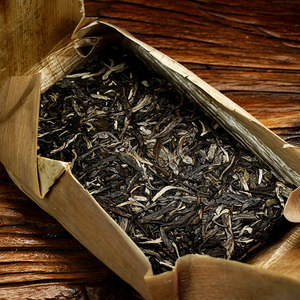 掌柜请你喝茶【小荒田】2023年头春普洱茶生茶150克茶砖