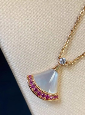 刘亦菲同款小裙子粉钻白贝项链