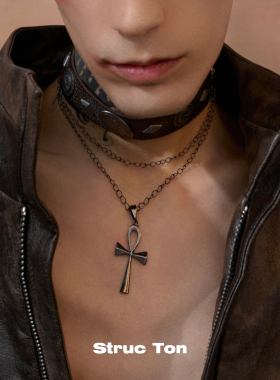 StrucTon罗马十字架铆钉项链