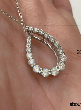 Lightweight And Simple Necklace With Geometric Water Drops