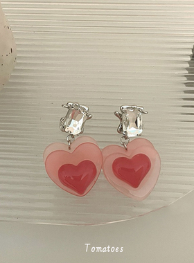 全店买三赠一蜜桃粉爱心锆石耳环