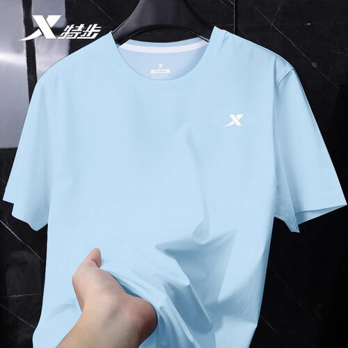 特步短袖t恤男夏季2026新款速干透气凉感运动服冰丝男士休闲上衣 - 图0